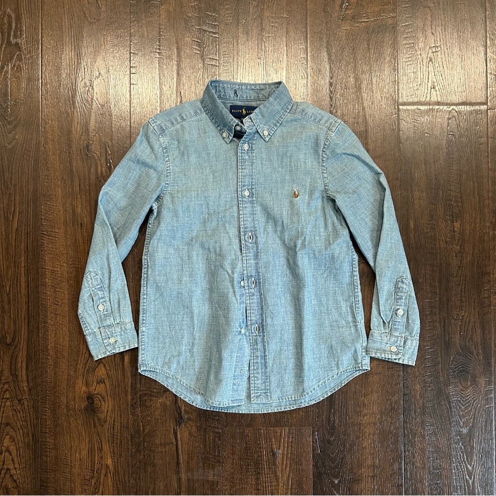 ⛔️SOLD⛔️Ralph Lauren chambray button down shirt